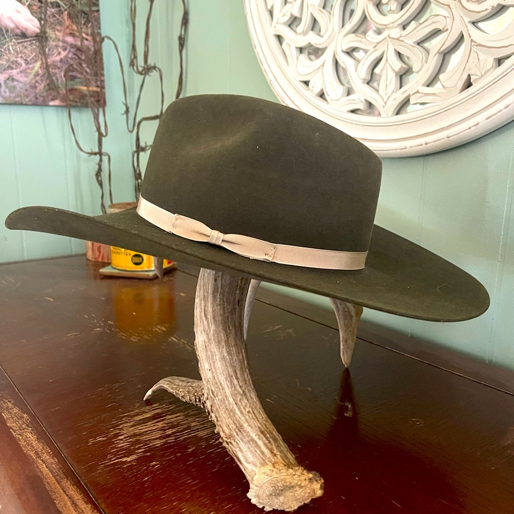 Rodeo King green felt hat